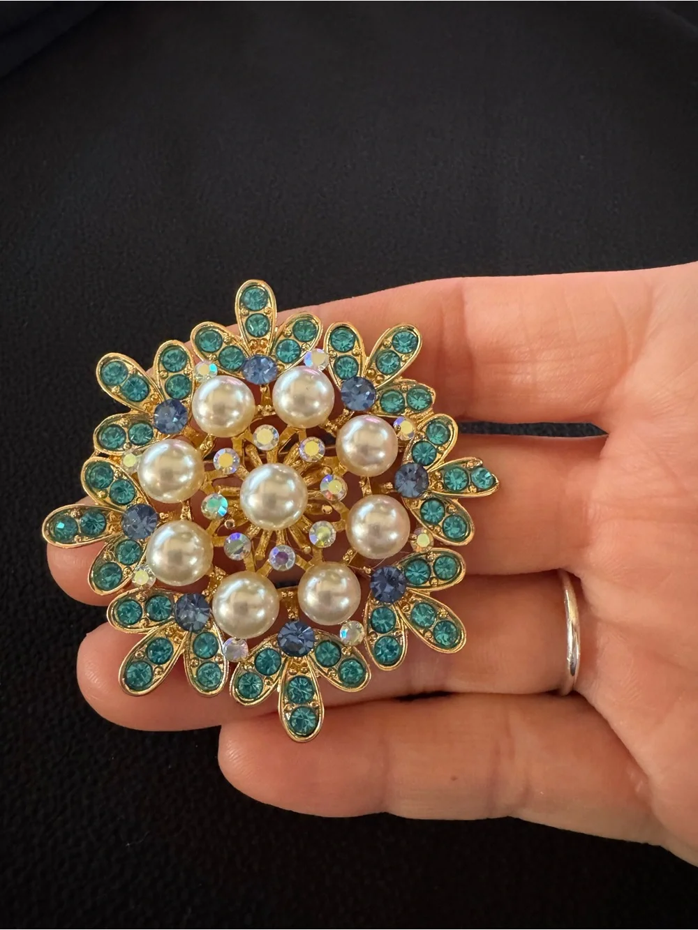 Vintage Gold Tone Floral Brooch